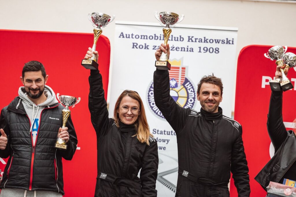 Załoga Michał Streer (kierowca) i Karolina Szulęcka-Streer (pilotka) zwyciężyli swoją klasę w 7. Rajdzie Memoriał J. Kuliga i M. Bublewicza w 2023
